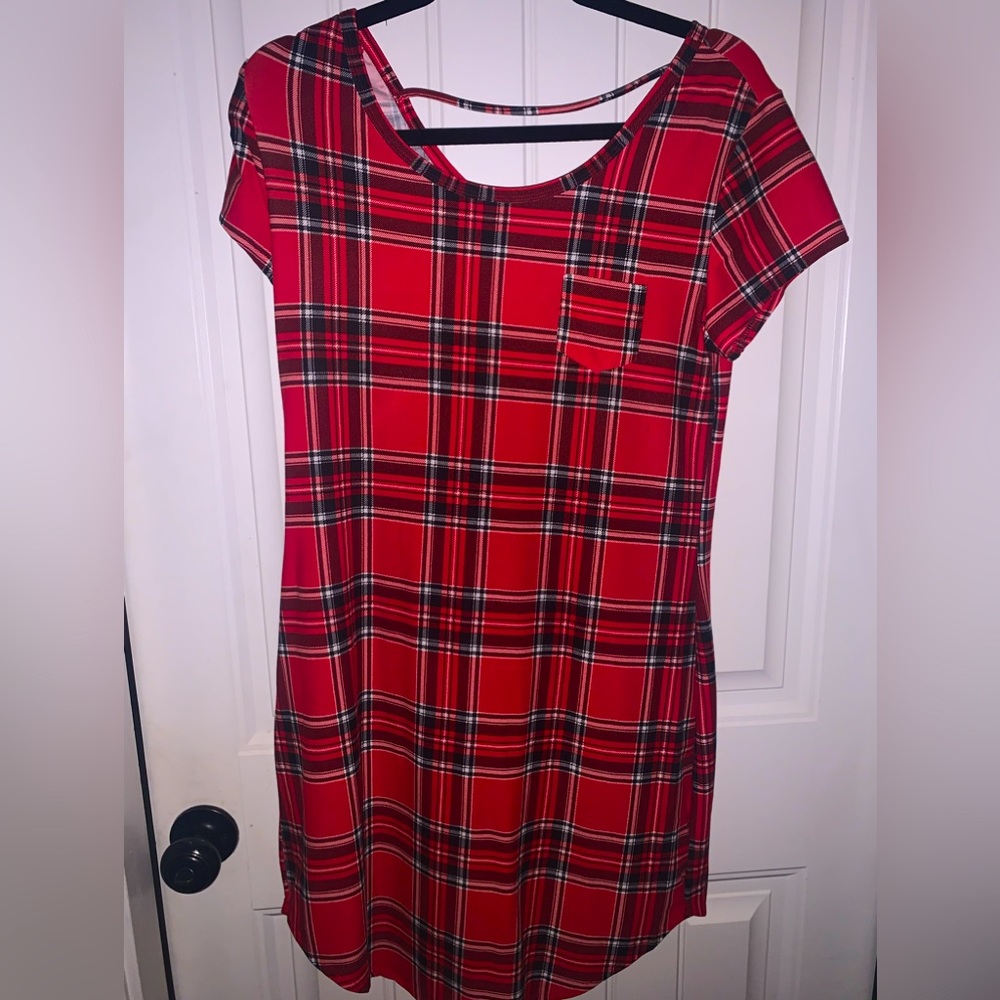 Women’s Summer Dress. Smoke free pet free. Cute and Sassy. Can dress up or down.
